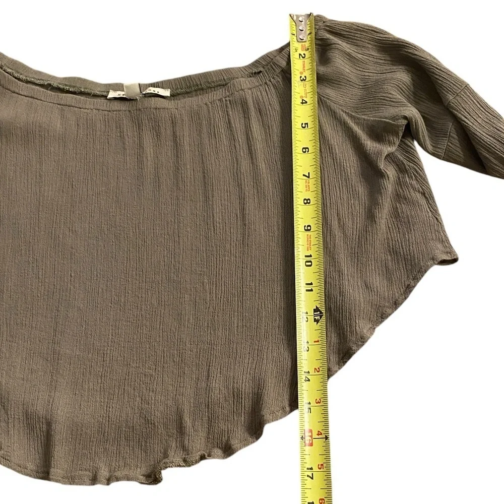 Haute Monde Green Women's Off the Shoulder Bell Crocheted Sleeve Crop Top Size M